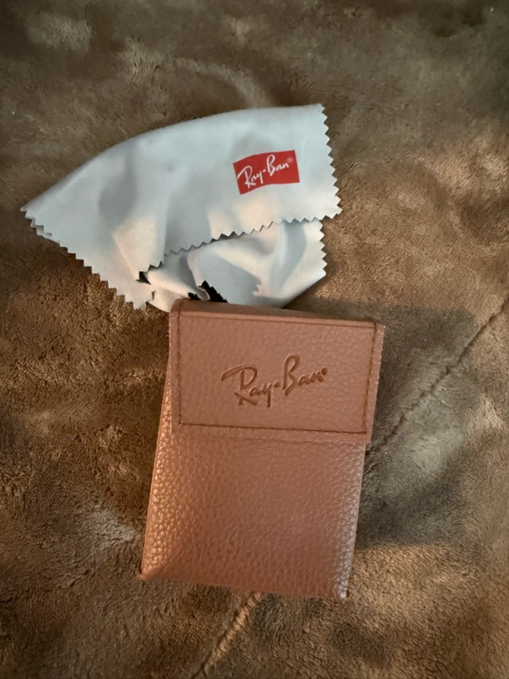 Ray-Ban folding Brown Leather Eyewear Case with Gray Cleaning Cloth - Picture 2 of 4